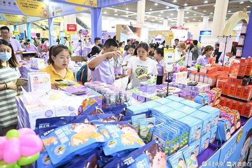 商家补货忙 孕婴童博览会商品琳琅满目销购两旺